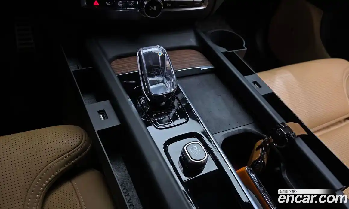 Volvo XC60 2023 2.0 Автомат в Москве № 212858, фото 14