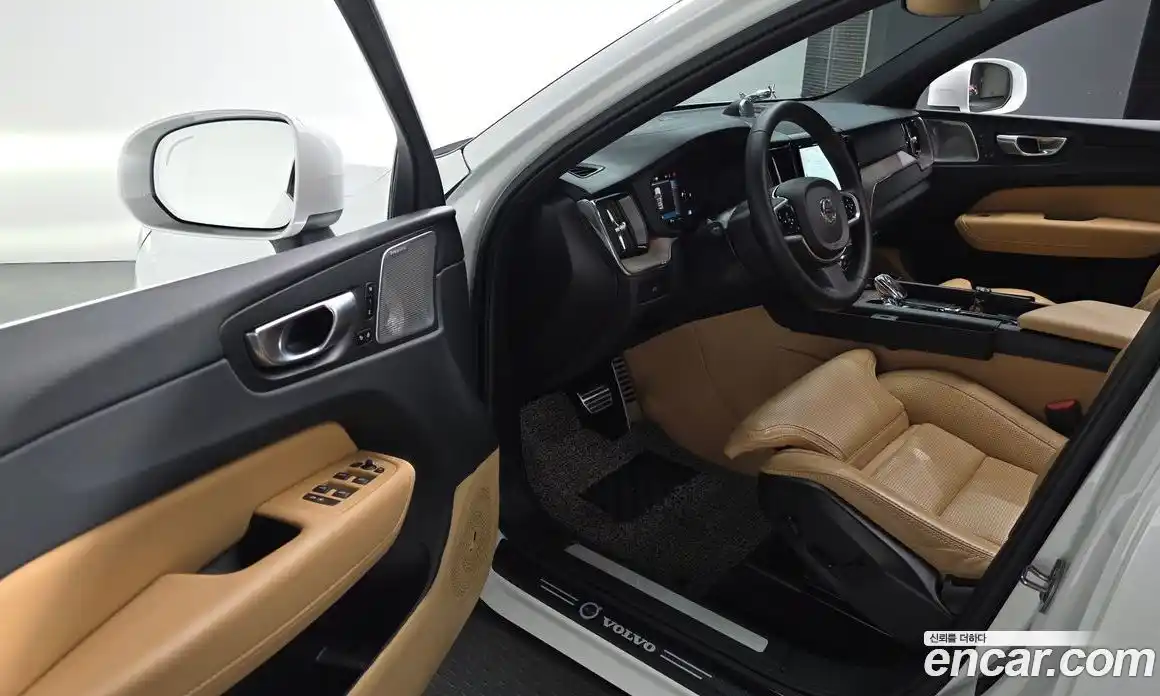 Volvo XC60 2023 2.0 Автомат в Москве № 212858, фото 15