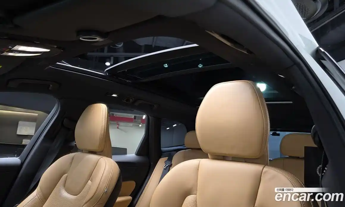 Volvo XC60 2023 2.0 Автомат в Москве № 212858, фото 16