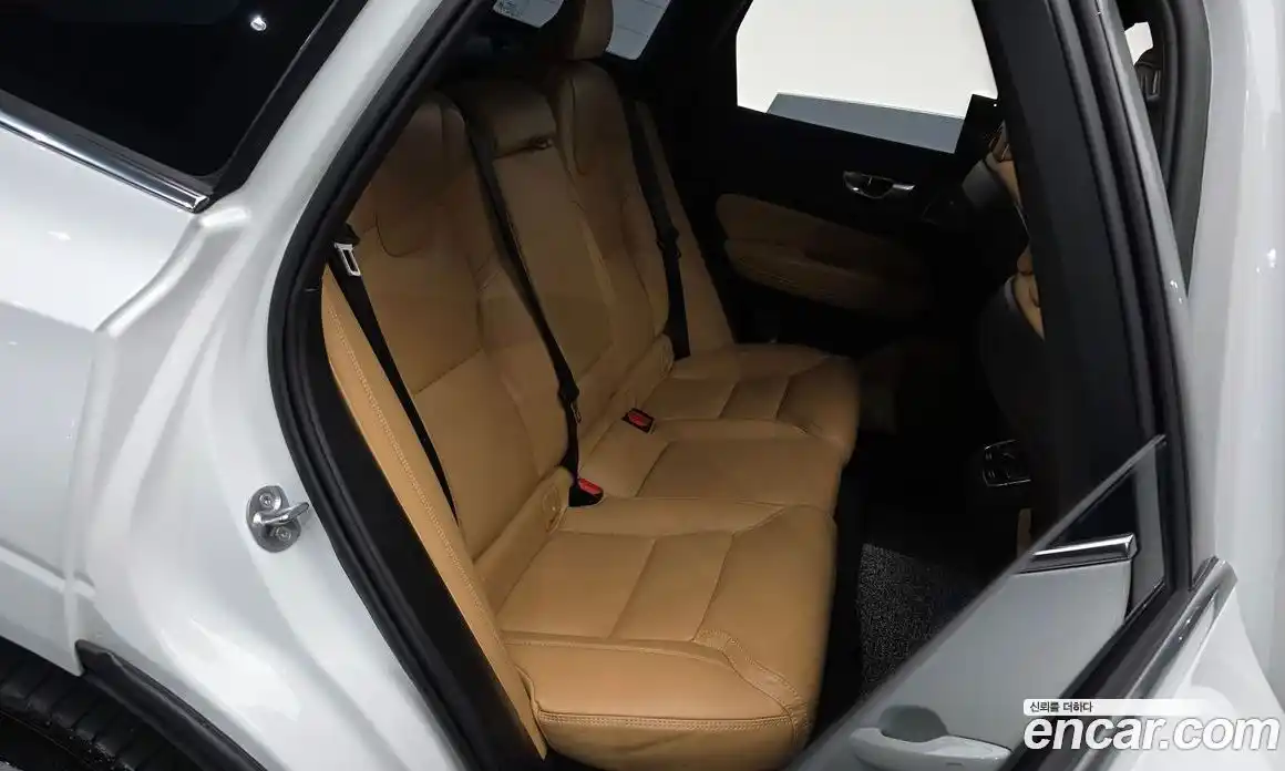 Volvo XC60 2023 2.0 Автомат в Москве № 212858, фото 17