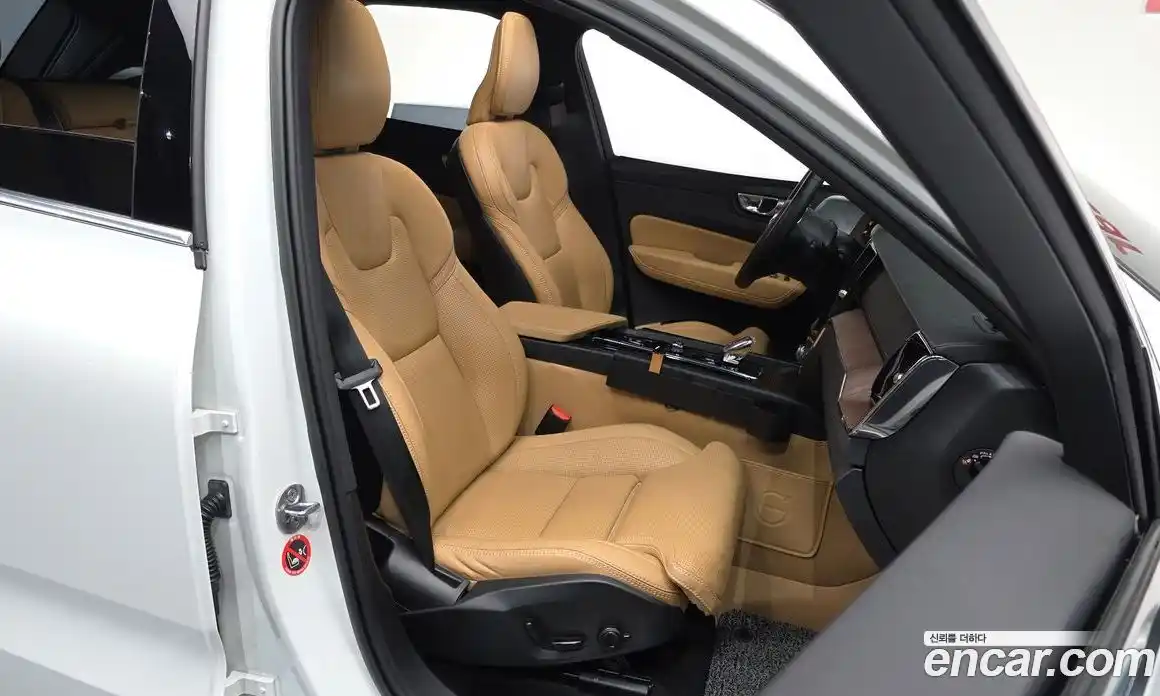 Volvo XC60 2023 2.0 Автомат в Москве № 212858, фото 8