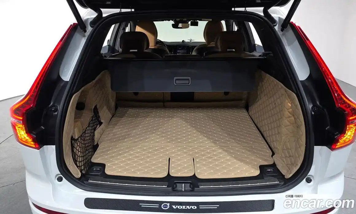 Volvo XC60 2023 2.0 Автомат в Москве № 212858, фото 9