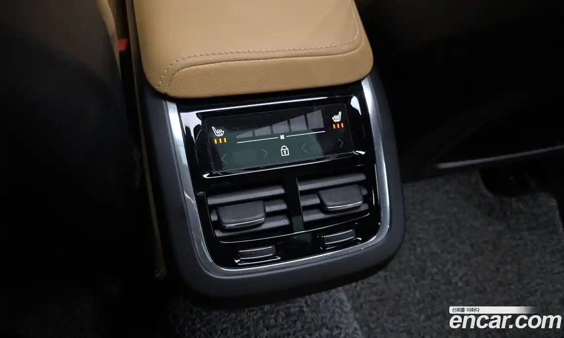 Volvo XC60 2023 2.0 Автомат в Москве № 212858, фото 10