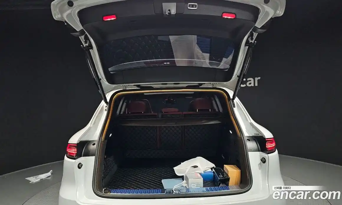 Porsche Cayenne 2023 3.0 Автомат в Москве № 213154, фото 16