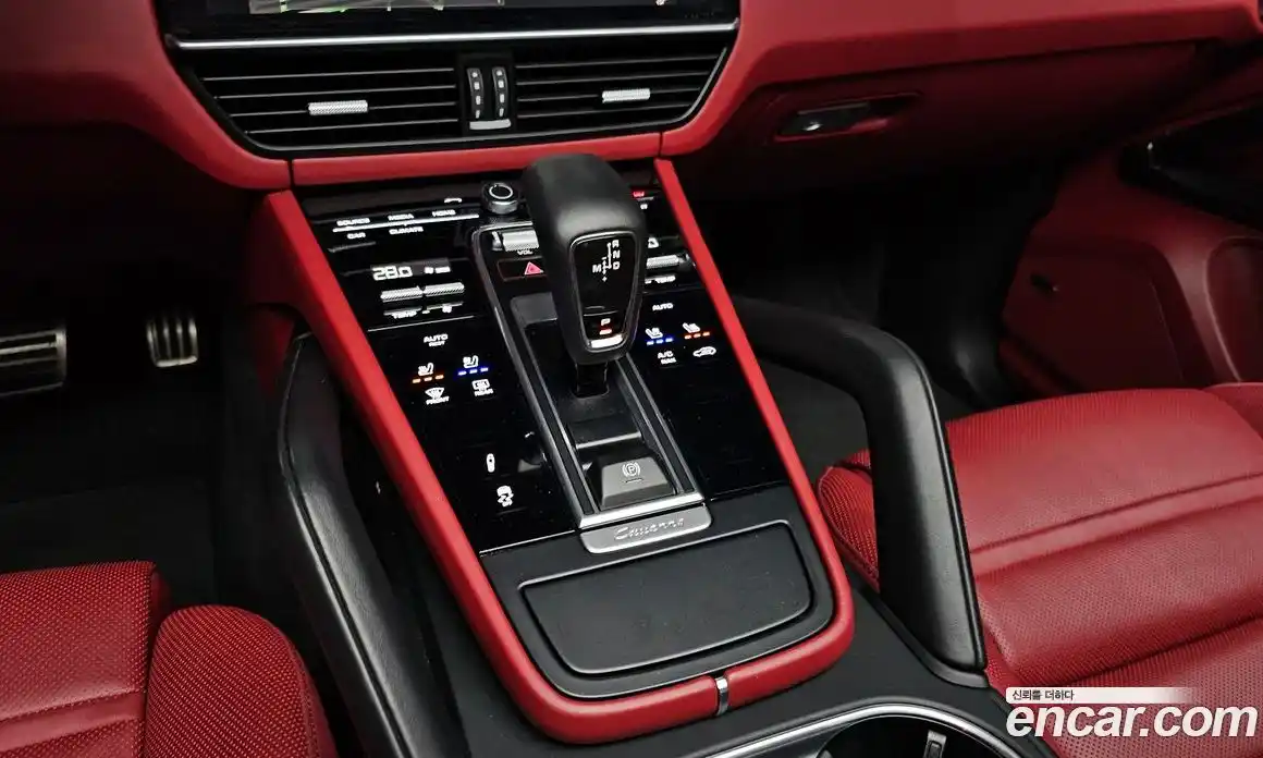 Porsche Cayenne 2023 3.0 Автомат в Москве № 213154, фото 18