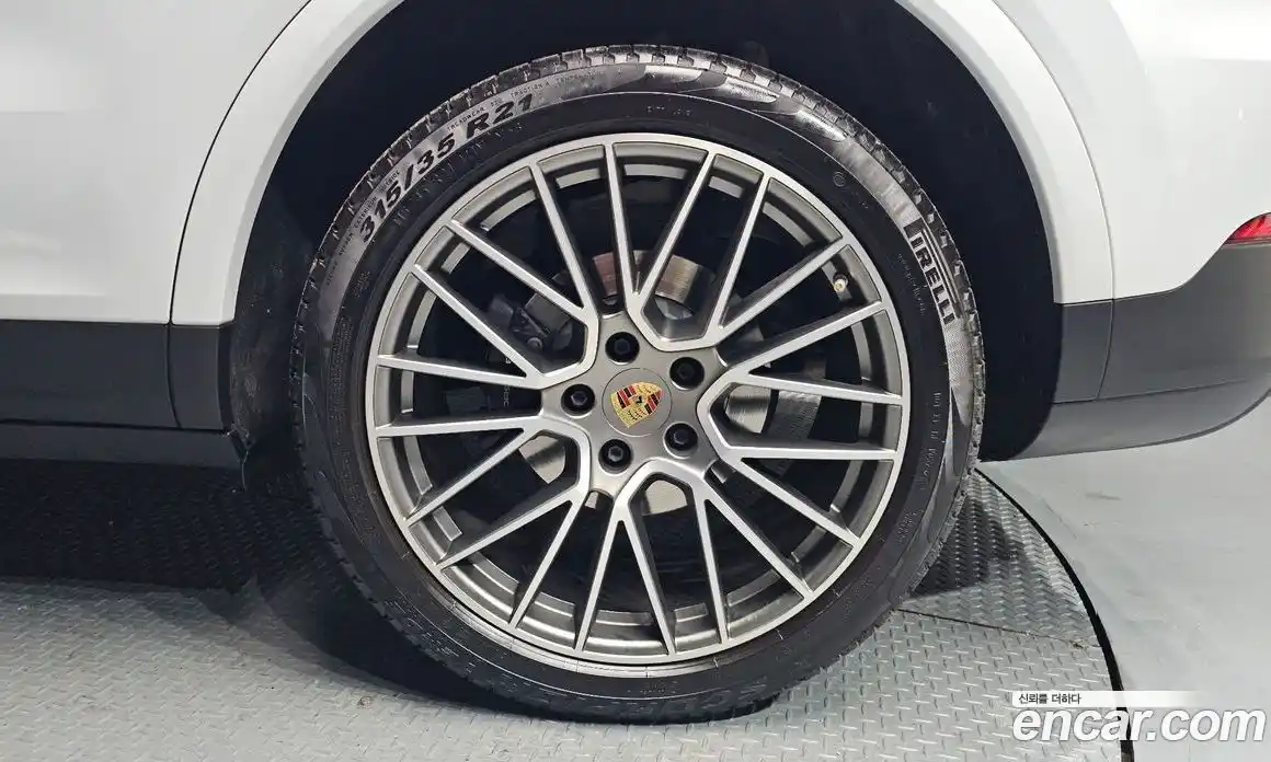 Porsche Cayenne 2023 3.0 Автомат в Москве № 213154, фото 10