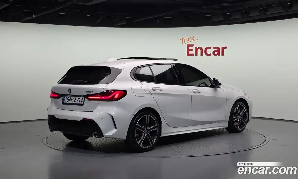 BMW 1-Series 2023 2.0 Автомат в Москве № 228531, фото 9