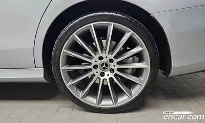 Mercedes-Benz E-Class 2022 2.0 Автомат в Москве № 229598, миниатюра 3