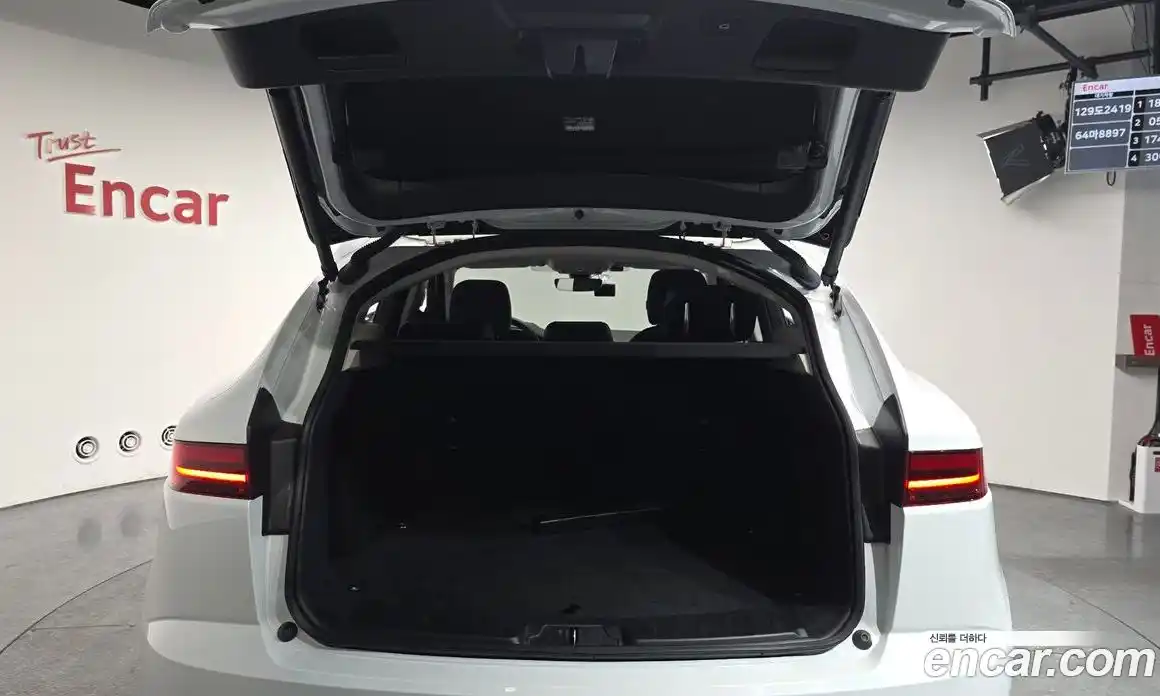 Jaguar E-Pace 2020 2.0 Автомат в Москве № 238036, фото 12