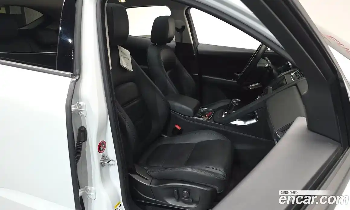 Jaguar E-Pace 2020 2.0 Автомат в Москве № 238036, фото 14