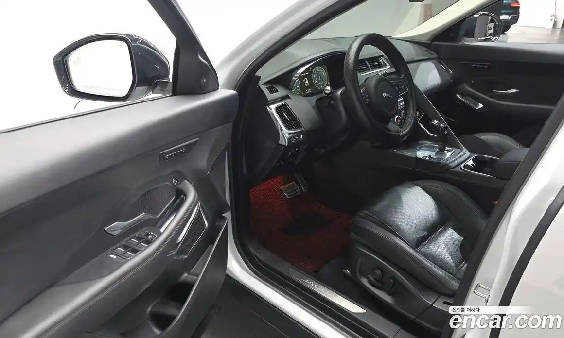 Jaguar E-Pace 2020 2.0 Автомат в Москве № 238036, фото 17