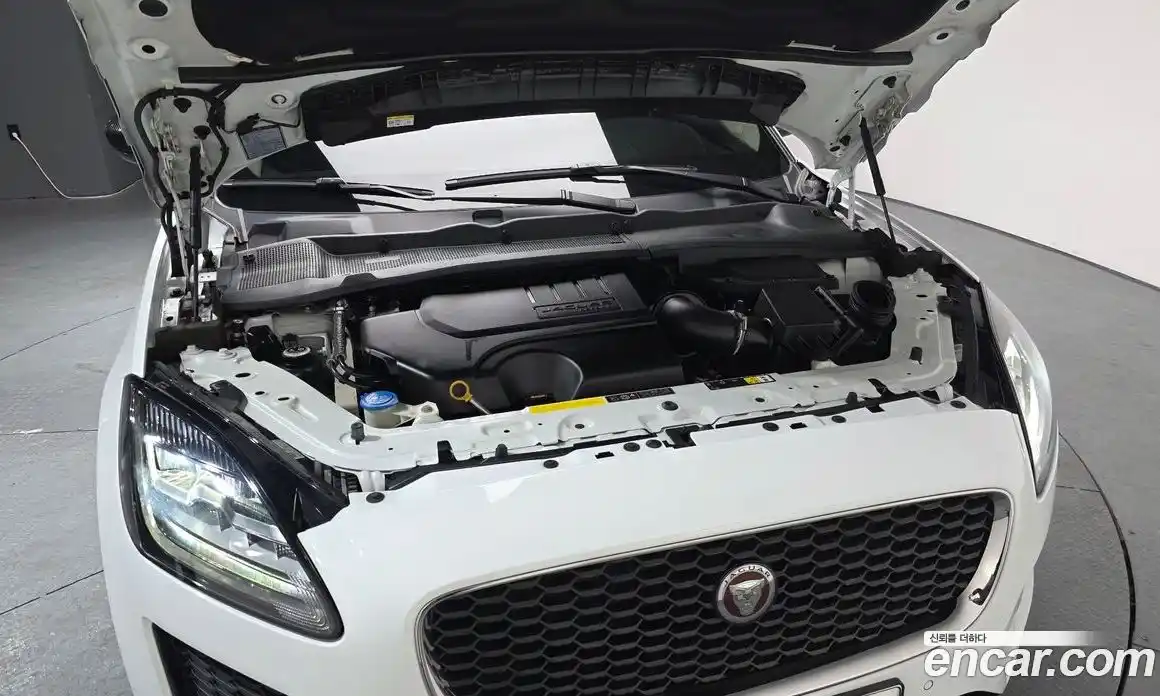 Jaguar E-Pace 2020 2.0 Автомат в Москве № 238036, фото 6