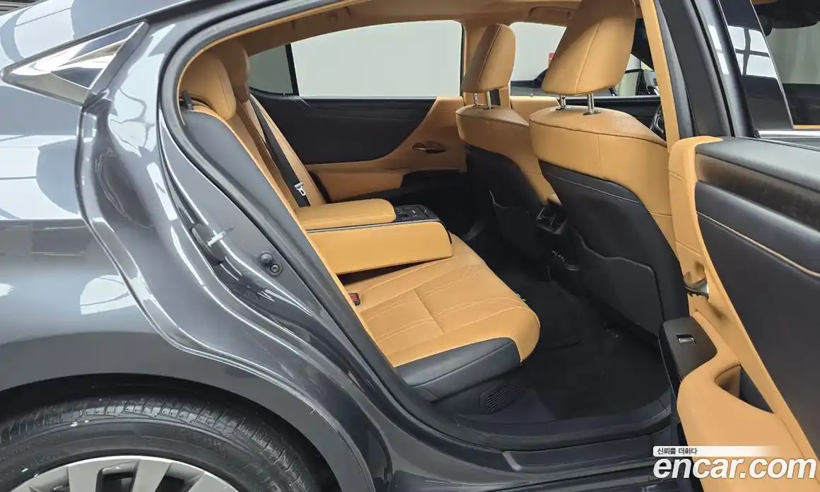 Lexus ES 2022 2.5 Автомат в Москве № 272345, фото 5