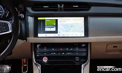 Jaguar XF 2019 2.0 Автомат в Москве № 320145, миниатюра 10