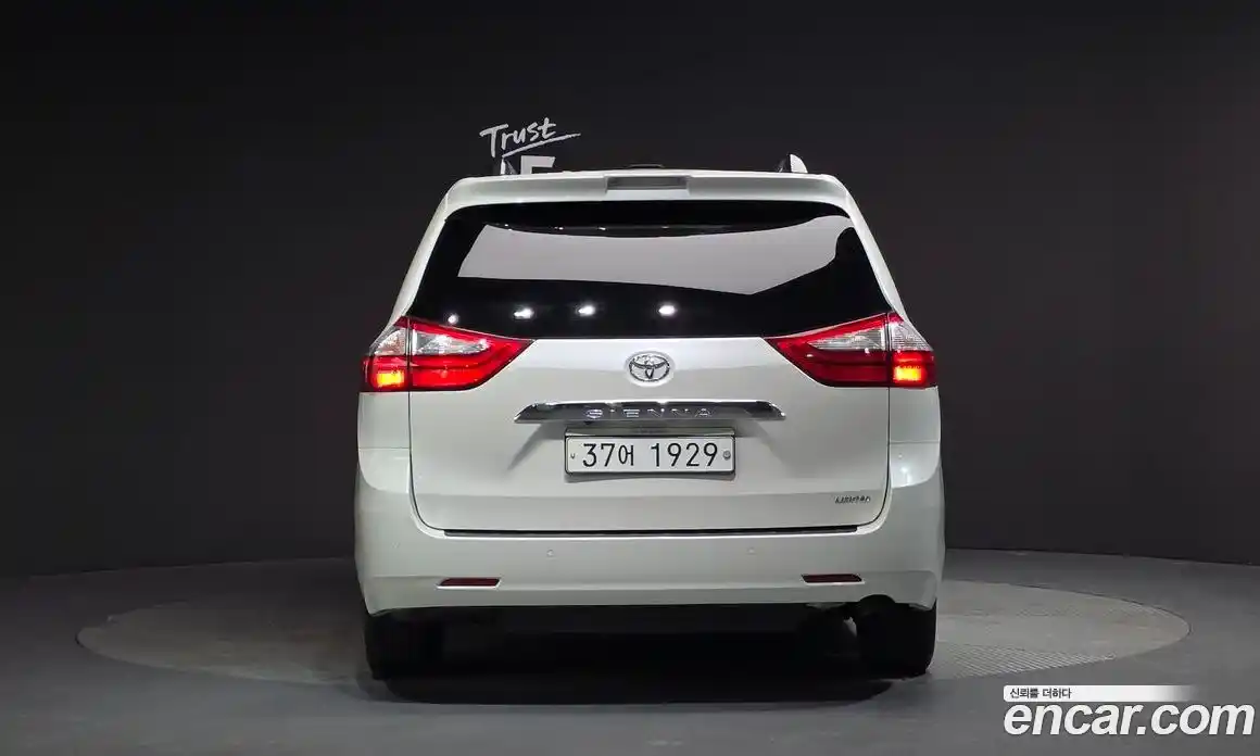 Toyota Sienna 2018 3.5 Автомат в Москве № 334877, фото 12