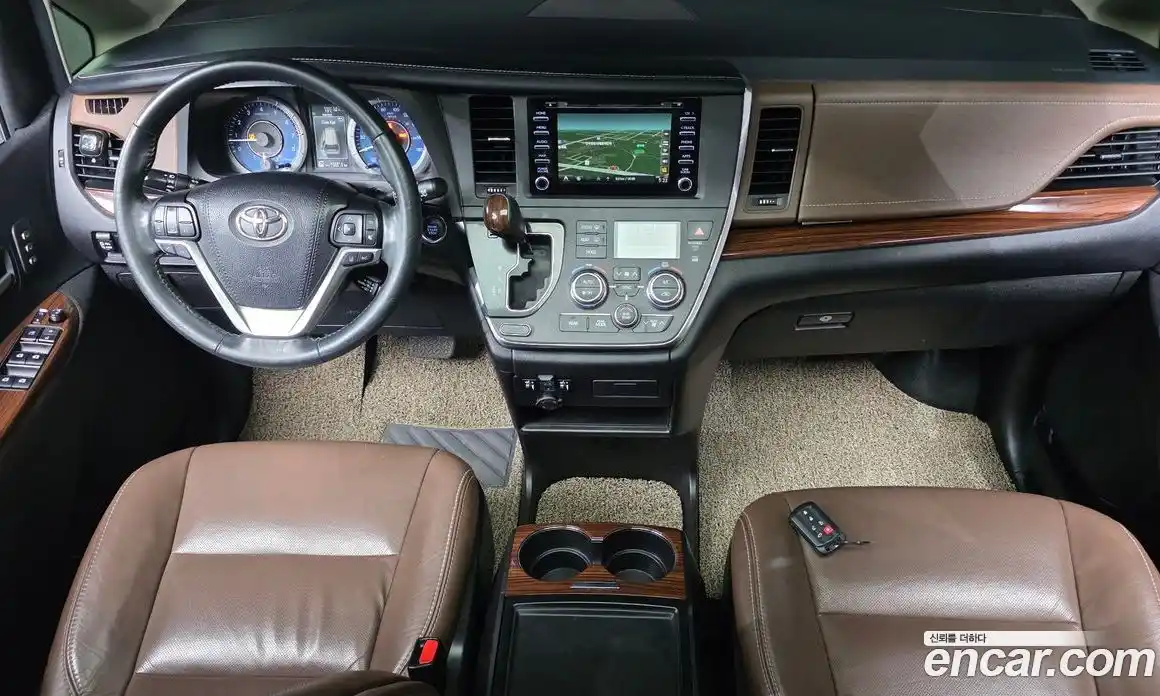 Toyota Sienna 2018 3.5 Автомат в Москве № 334877, фото 18