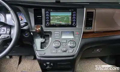 Toyota Sienna 2018 3.5 Автомат в Москве № 334877, миниатюра 2