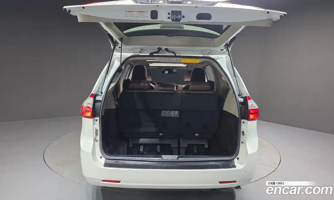 Toyota Sienna 2018 3.5 Автомат в Москве № 334877, фото 3