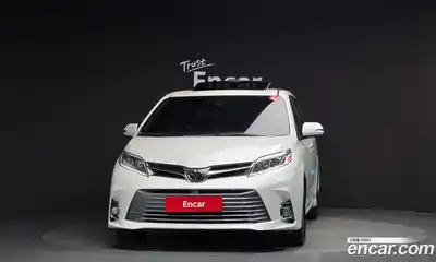 Toyota Sienna 2018 3.5 Автомат в Москве № 334877, миниатюра 4