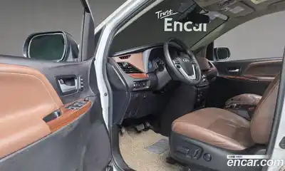 Toyota Sienna 2018 3.5 Автомат в Москве № 334877, миниатюра 7