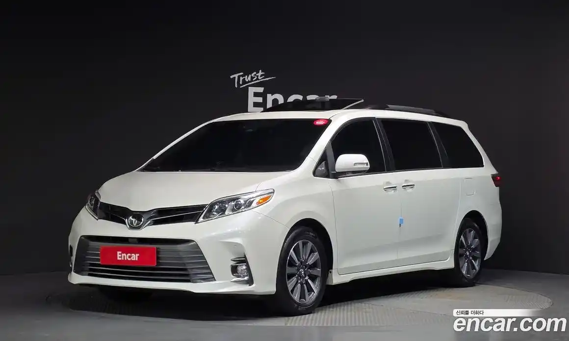 Toyota Sienna 2018 3.5 Автомат в Москве № 334877, фото 10