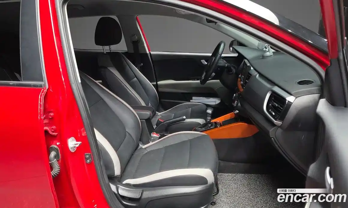 Kia Stonic 2019 1.4 Автомат в Москве № 5956, фото 6