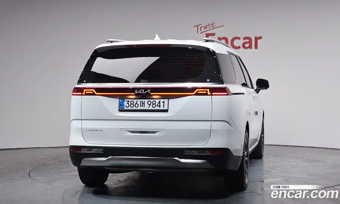 Kia Canival 2023 3.5 Автомат в Москве № 132632, фото 20