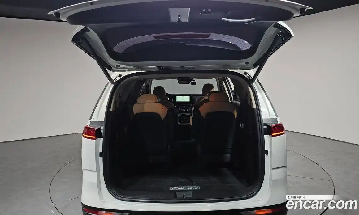 Kia Canival 2023 3.5 Автомат в Москве № 132632, фото 7