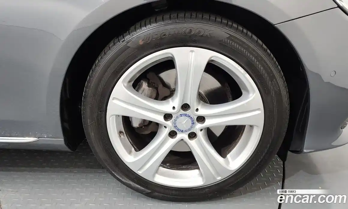 Mercedes-Benz E-Class 2017 2.0 Автомат в Москве № 150792, фото 2