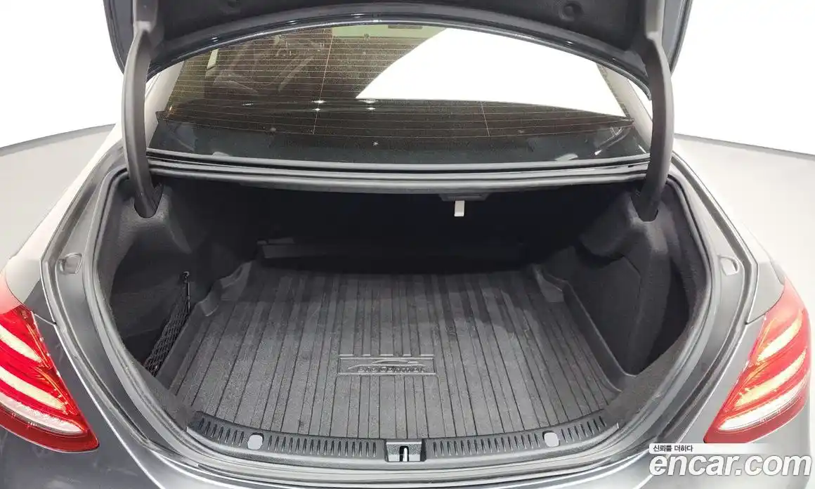 Mercedes-Benz E-Class 2017 2.0 Автомат в Москве № 150792, фото 5