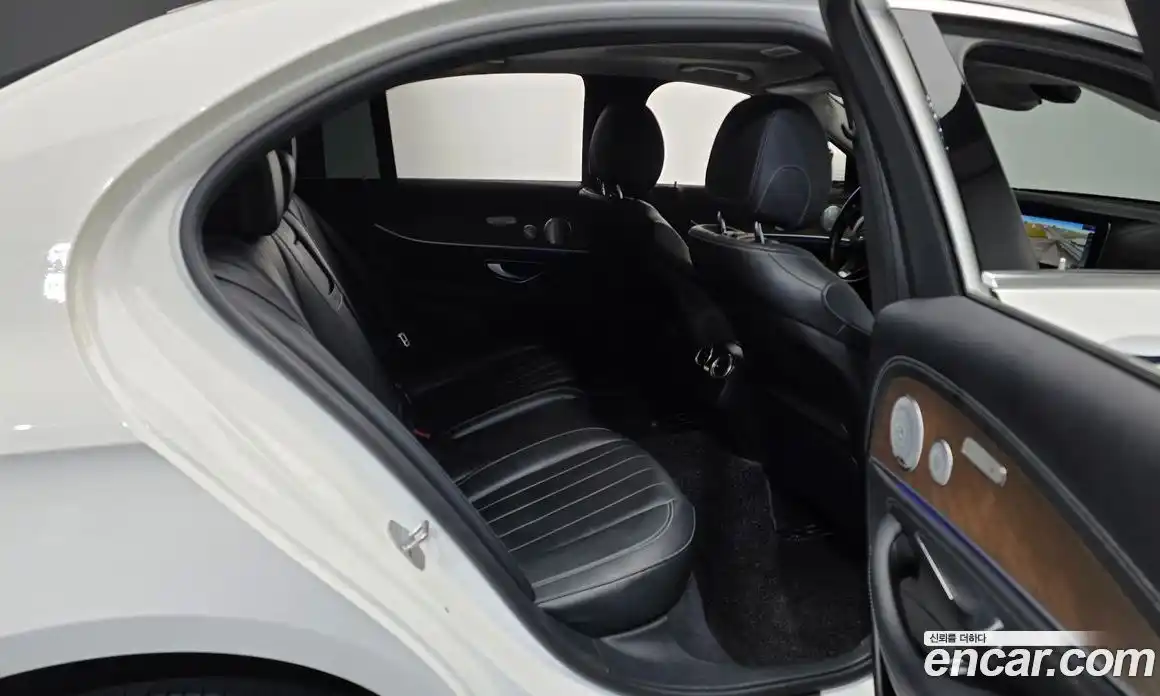 Mercedes-Benz E-Class 2018 2.0 Автомат в Москве № 160949, фото 12