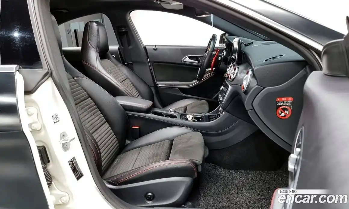 Mercedes-Benz CLA-Class 2018 2.0 Автомат в Москве № 161954, фото 10