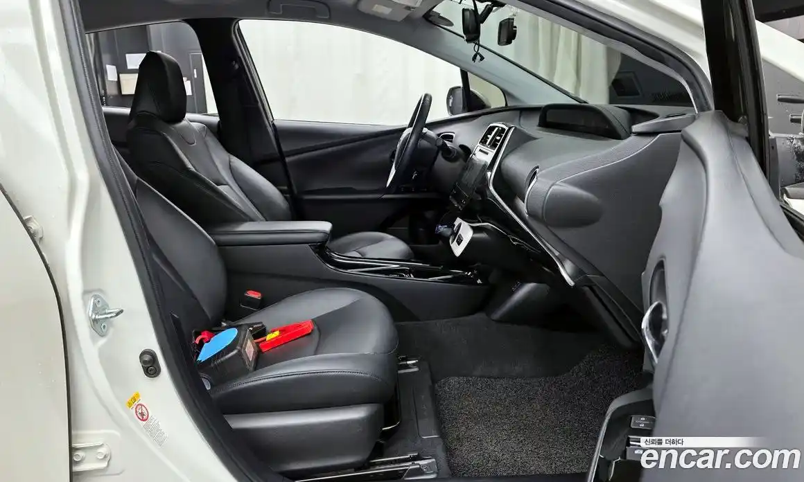 Toyota Prius 2018 1.8 Автомат в Москве № 170294, фото 13