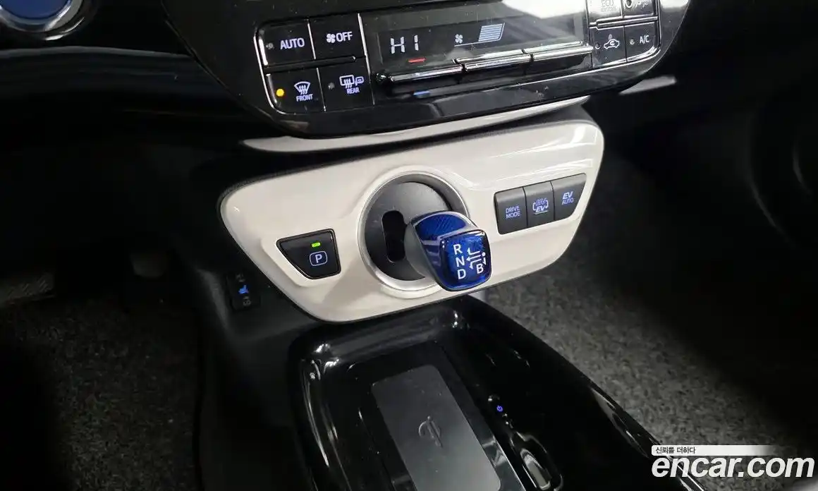 Toyota Prius 2018 1.8 Автомат в Москве № 170294, фото 17