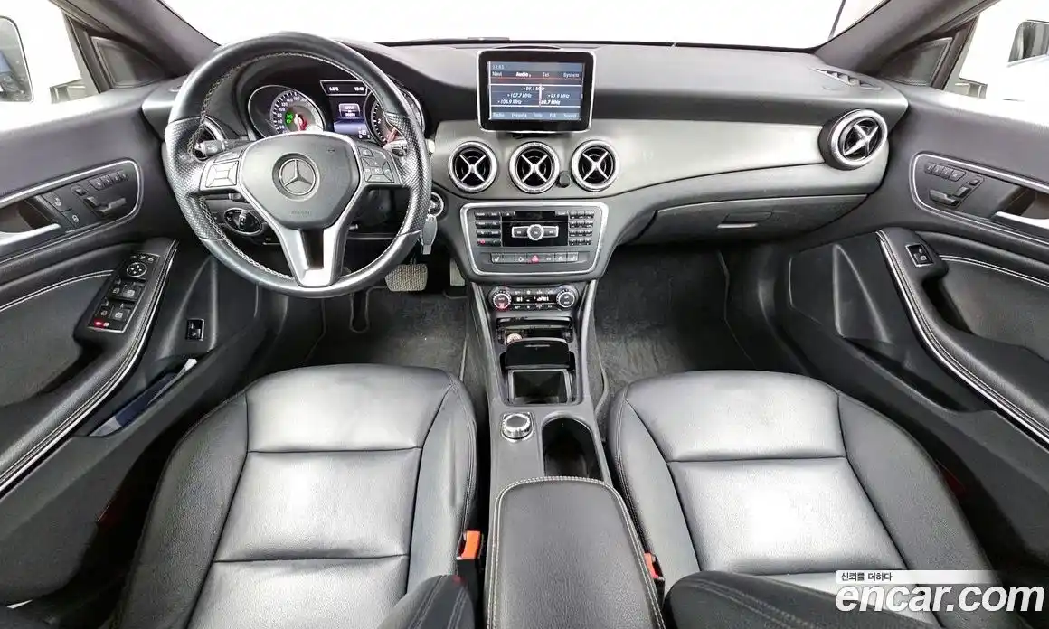 Mercedes-Benz CLA-Class 2015 1.8 Автомат в Москве № 185983, фото 12