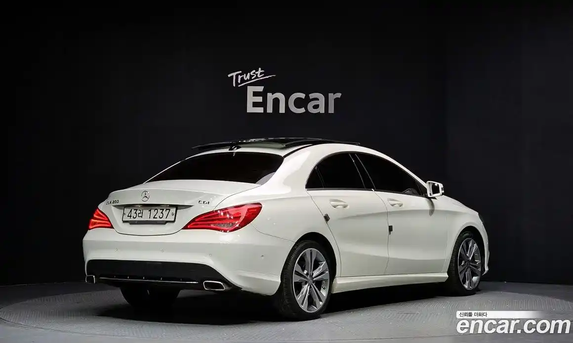 Mercedes-Benz CLA-Class 2015 1.8 Автомат в Москве № 185983, фото 18