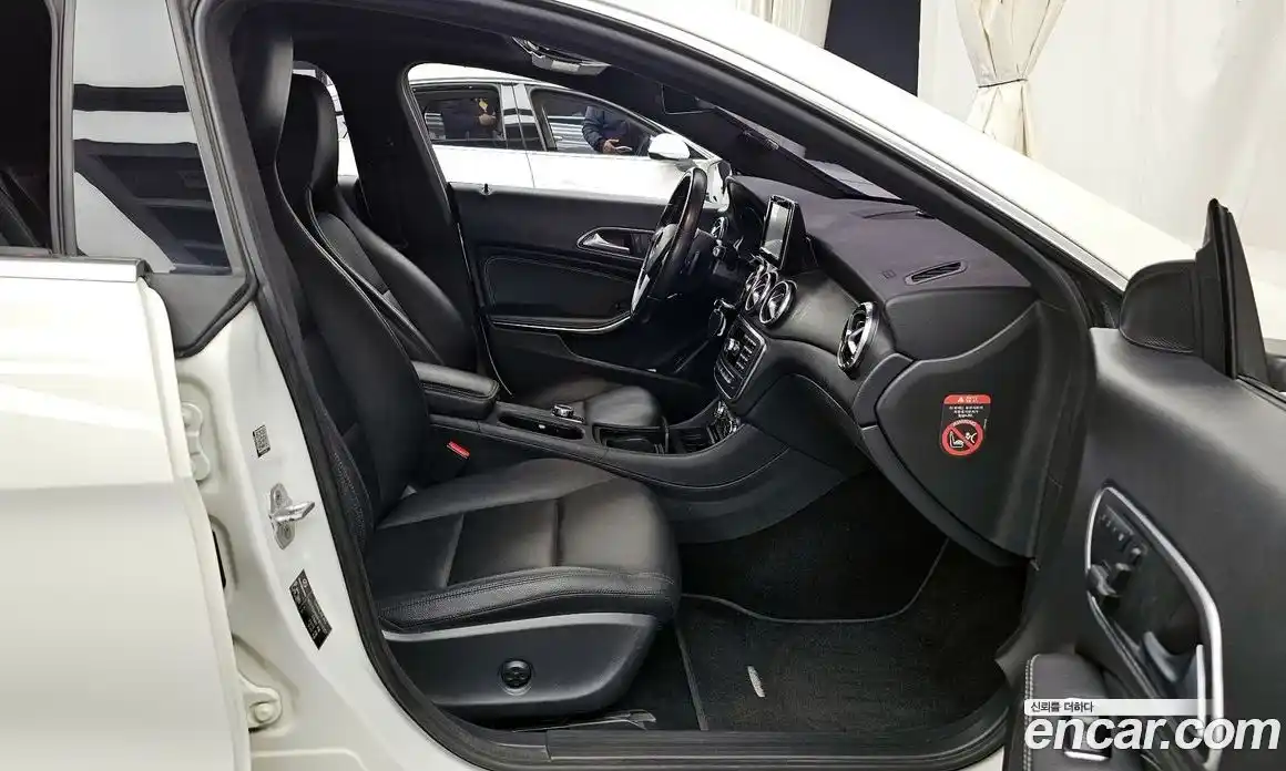 Mercedes-Benz CLA-Class 2015 1.8 Автомат в Москве № 185983, фото 4