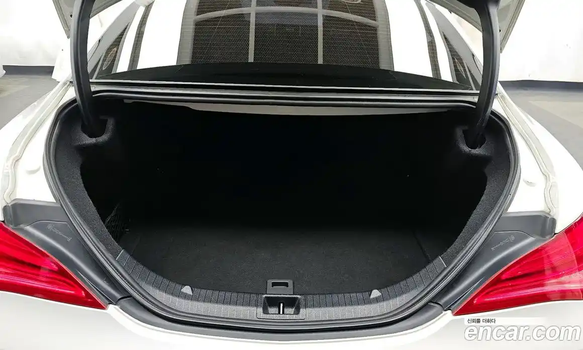 Mercedes-Benz CLA-Class 2015 1.8 Автомат в Москве № 185983, фото 6