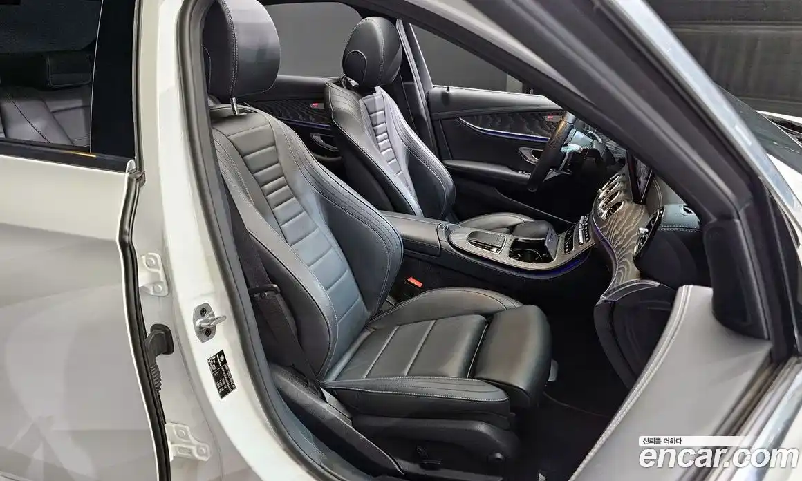 Mercedes-Benz E-Class 2021 2.0 Автомат в Москве № 194354, фото 1