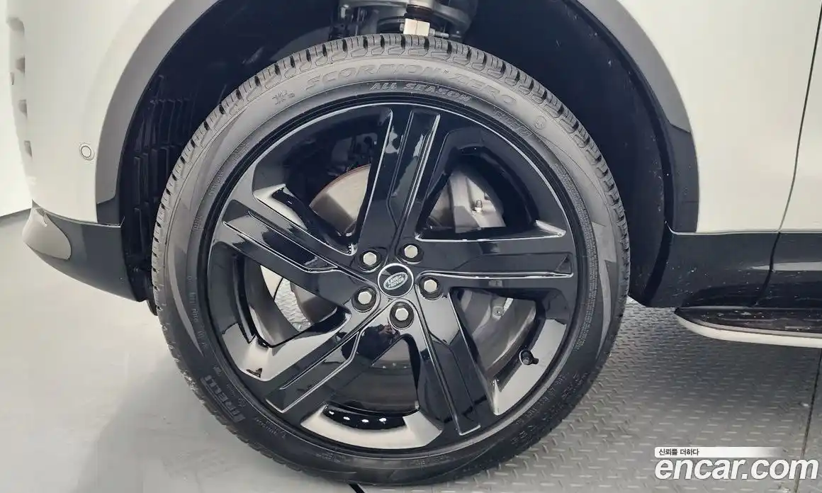 Land Rover Discovery 2025 3.0 Автомат в Москве № 198063, фото 11