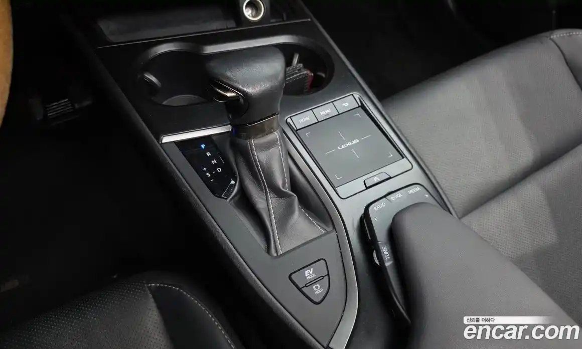 Lexus UX 2021 2.0 Автомат в Москве № 198862, фото 13