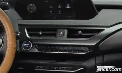 Lexus UX 2021 2.0 Автомат в Москве № 198862, миниатюра 4