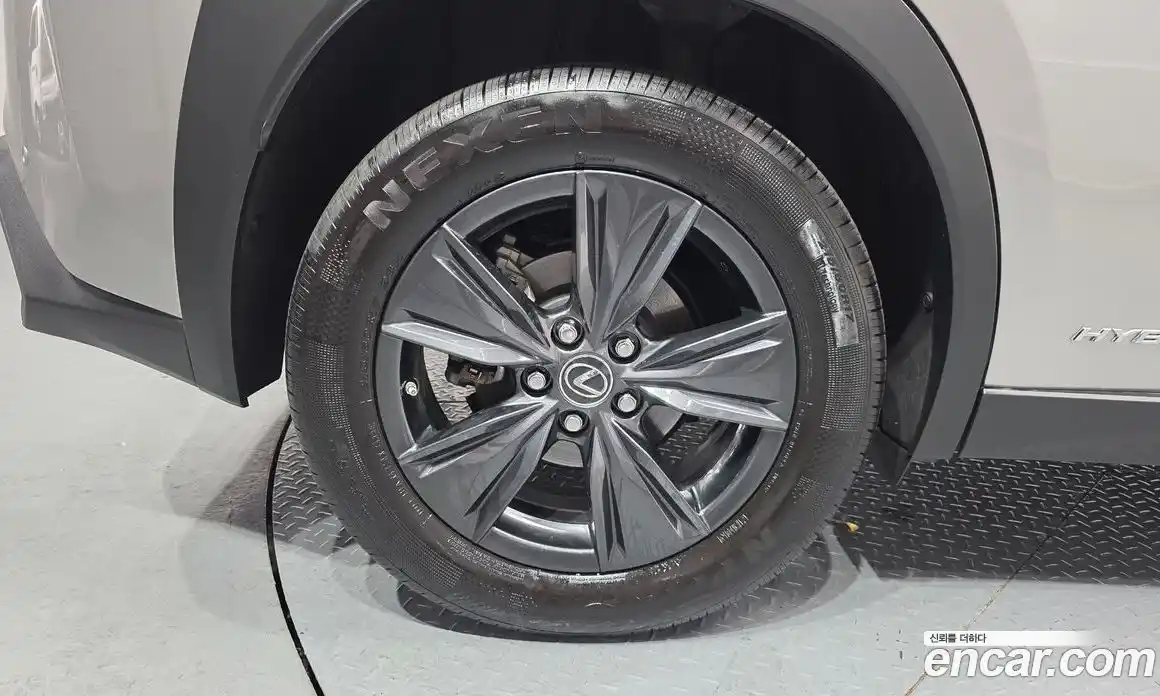 Lexus UX 2021 2.0 Автомат в Москве № 198862, фото 9