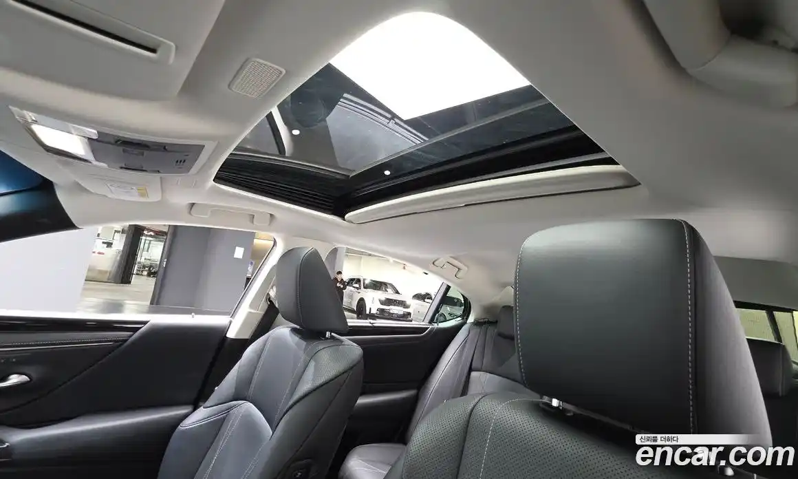 Lexus ES 2021 2.5 Автомат в Москве № 198882, фото 19