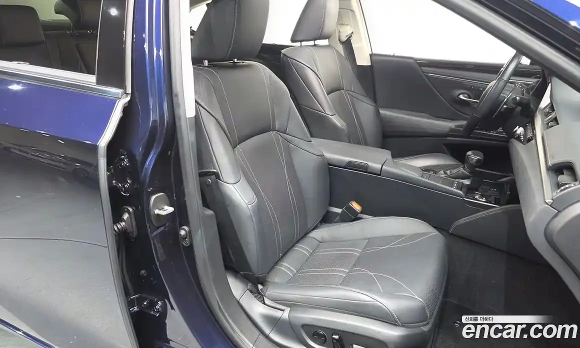 Lexus ES 2021 2.5 Автомат в Москве № 198882, фото 20