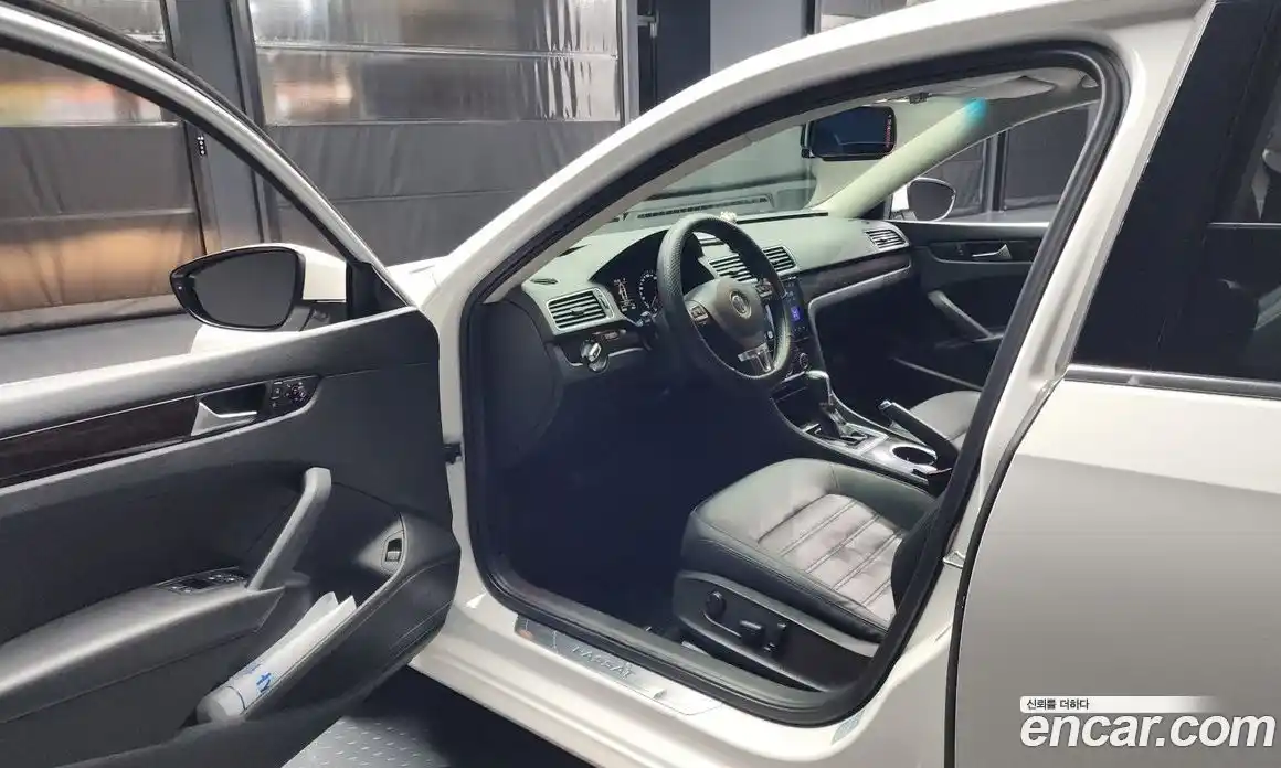 Volkswagen Passat 2015 1.8 Автомат в Москве № 215113, фото 3