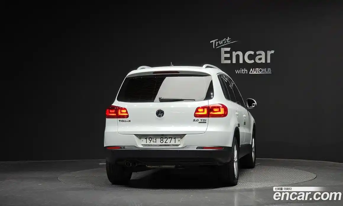 Volkswagen Tiguan 2015 2.0 Автомат в Москве № 215226, фото 11