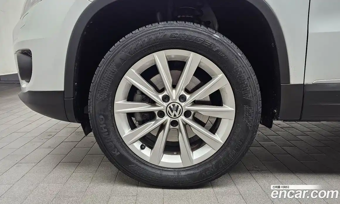 Volkswagen Tiguan 2015 2.0 Автомат в Москве № 215226, фото 12