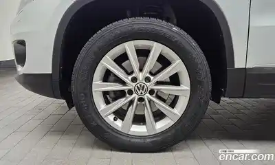 Volkswagen Tiguan 2015 2.0 Автомат в Москве № 215226, миниатюра 12