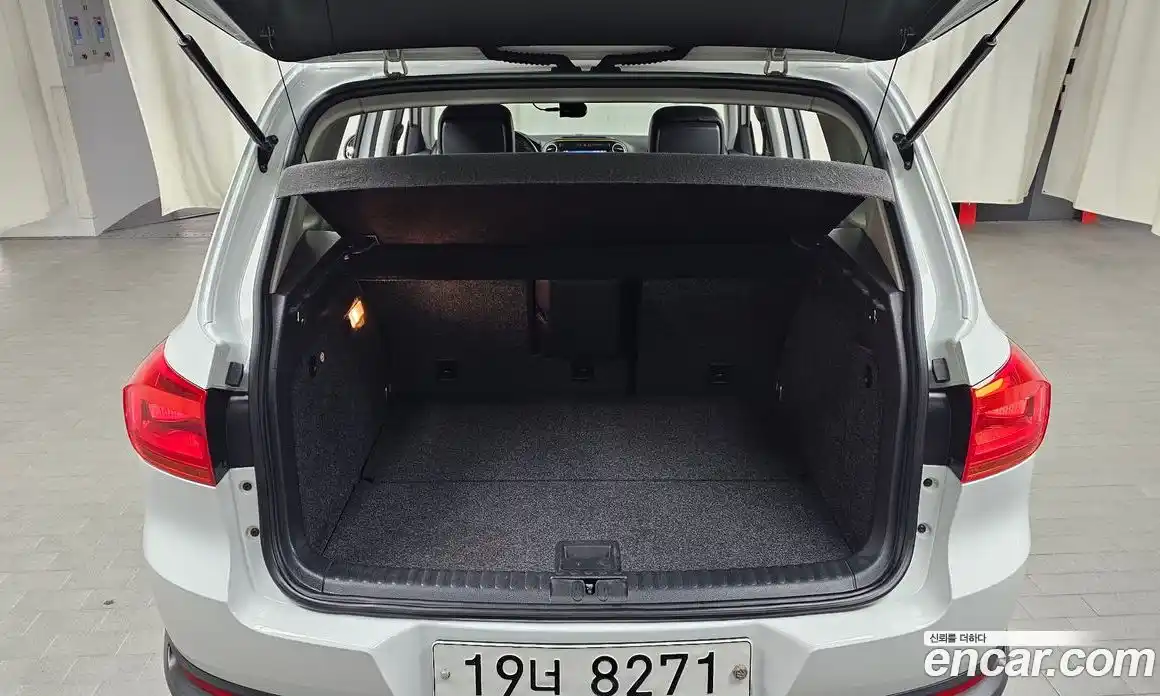 Volkswagen Tiguan 2015 2.0 Автомат в Москве № 215226, фото 15